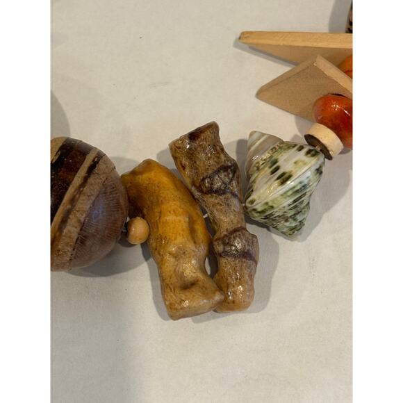 Vintage Carved Wood Necklace Apple Sponge Coral Shells - Picture 4 of 5